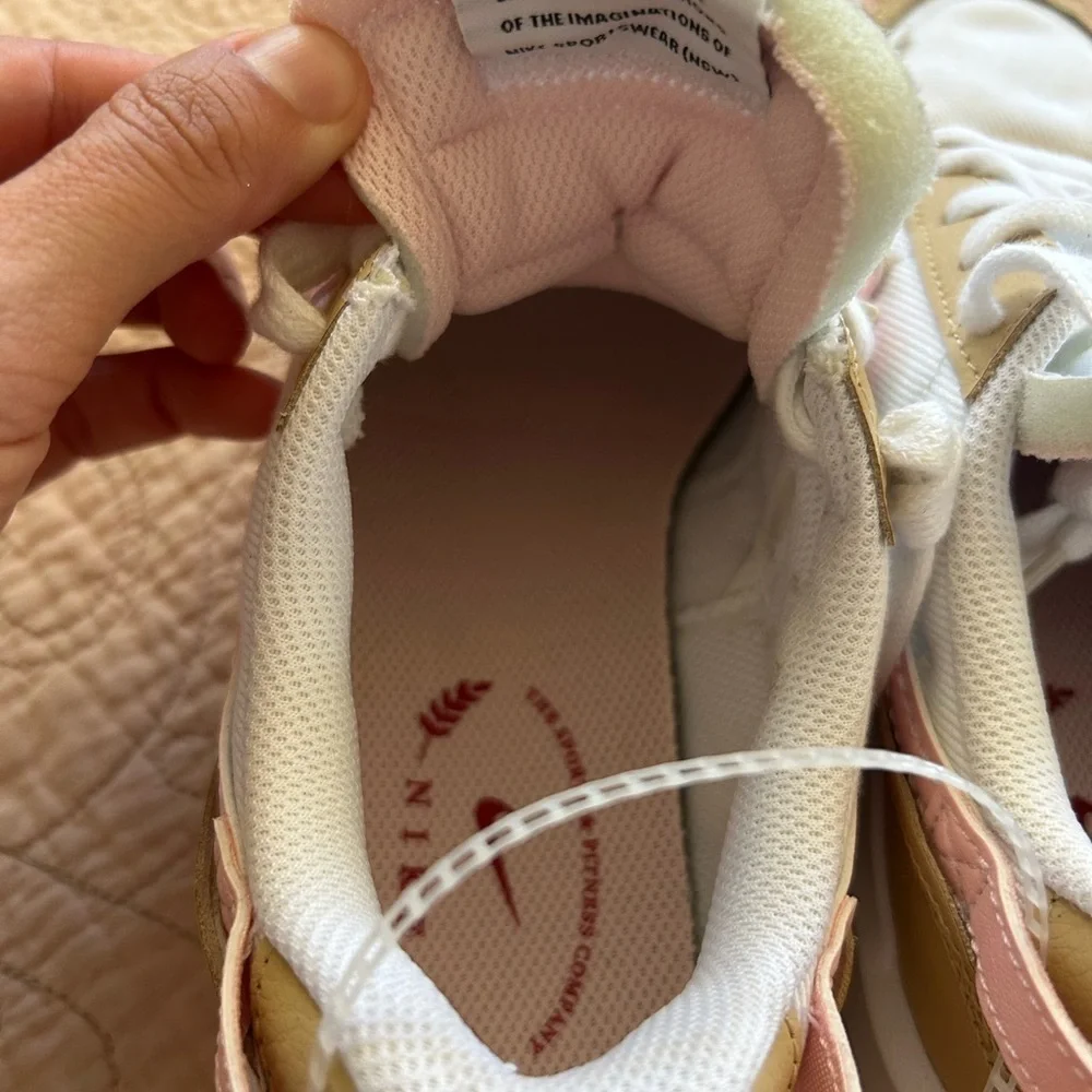 NWT Nike Waffle Debut Women’s White, Tan and Pink Athletic Shoes Size 5.5